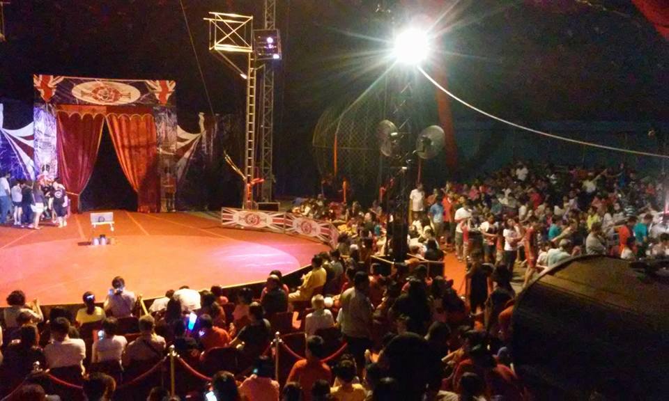 Facebook/Great British Circus Malaysia Love all around.